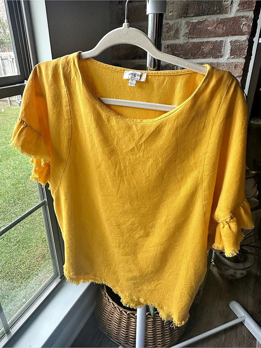 Umgee Linen Blend Short Ruffle Sleeve with Frayed Scoop Hem Top Ruffle Sleeve